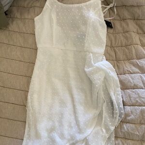 Elegant White Sleeveless Dress
